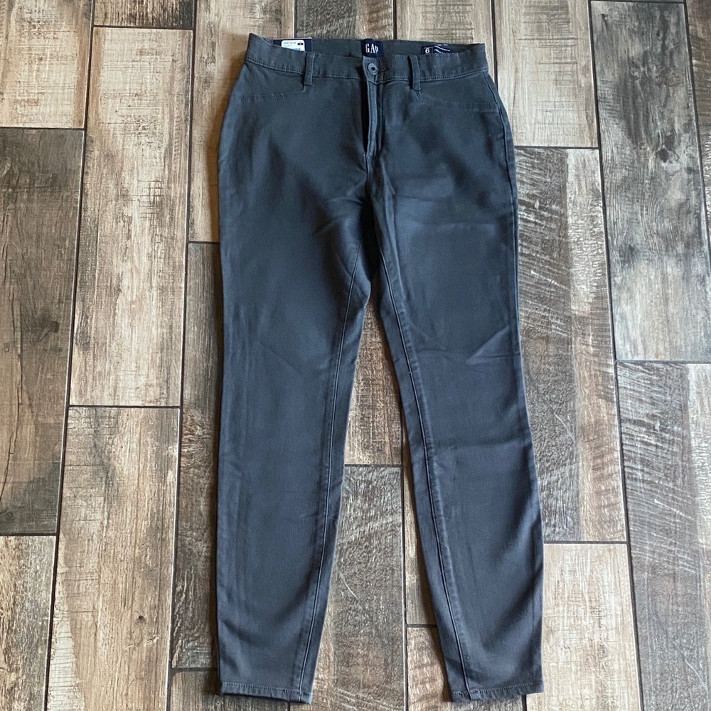 GAP Women's Stretch Skinny Pants in size 6 🆕